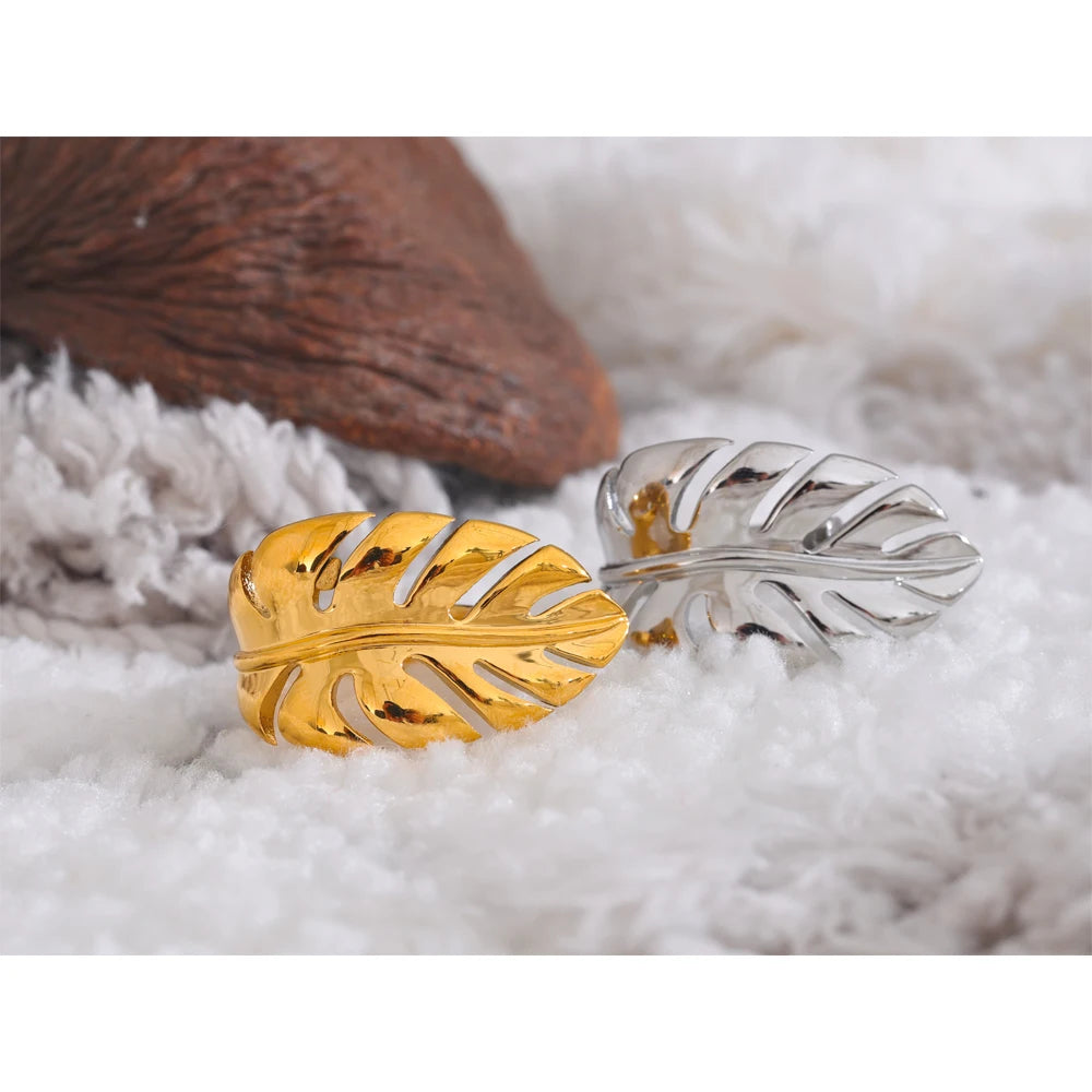 Leaf Ring, Bold and Elegant Design