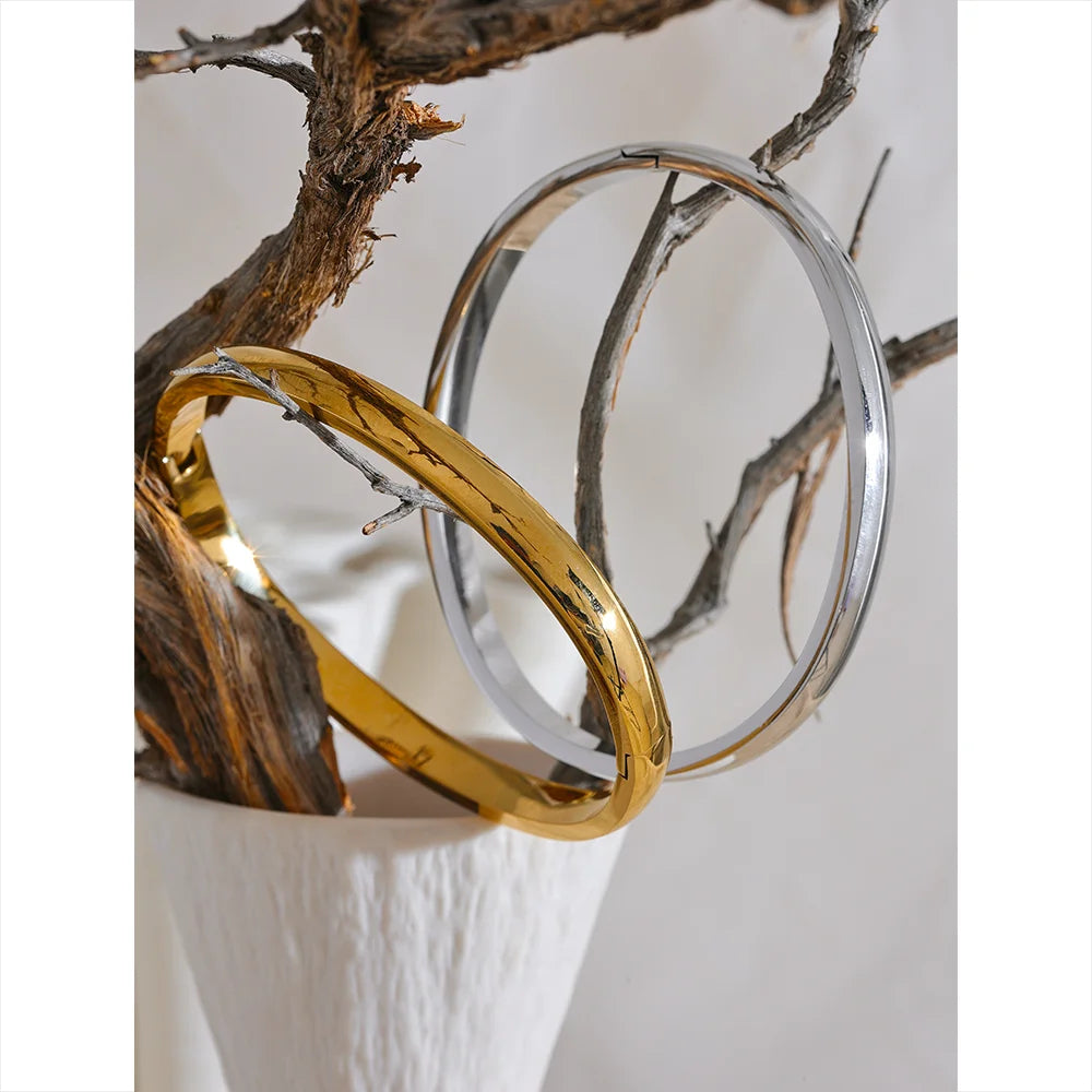 Minimalist, Gold Plain Bangle.