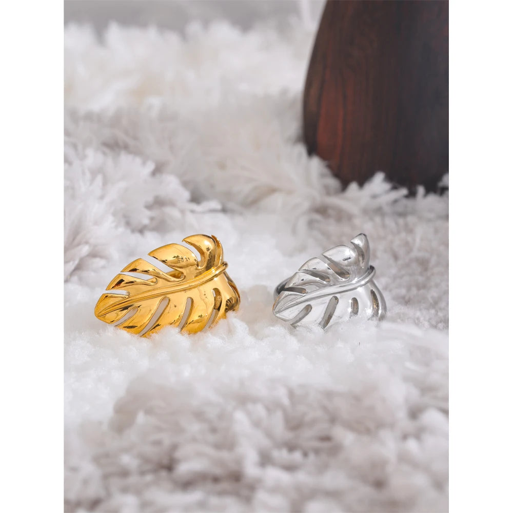 Leaf Ring, Bold and Elegant Design