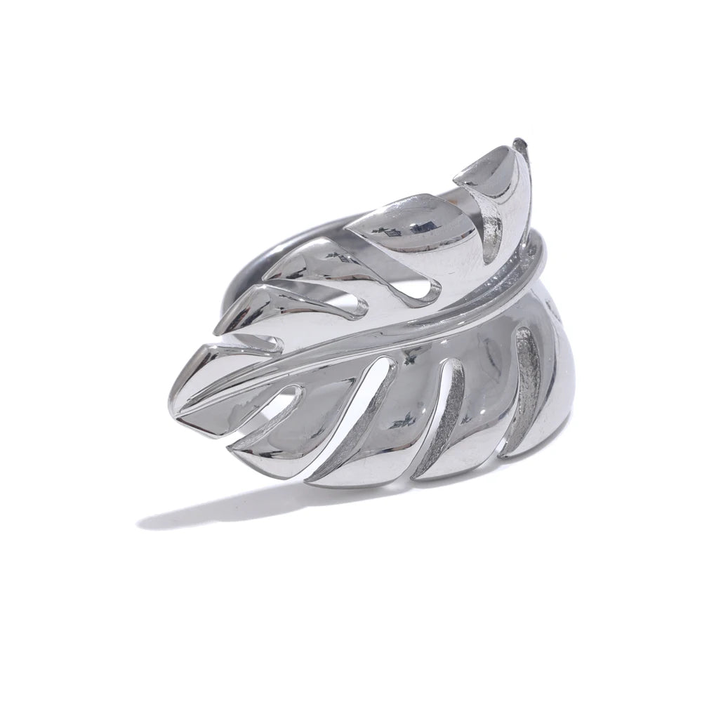 Leaf Ring, Bold and Elegant Design